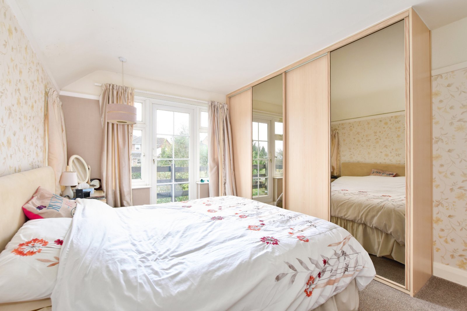 3 bedroom property for sale in Vicarage Lane, Kings Langley, Herts, WD4