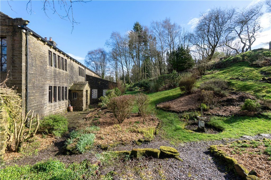 4 bedroom property for sale in Burnley Road, Trawden, Colne, BB8