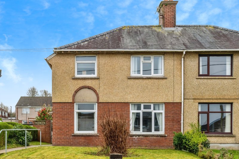 3 bedroom property for sale in Brynllwchwr Road, Loughor, Swansea, SA4