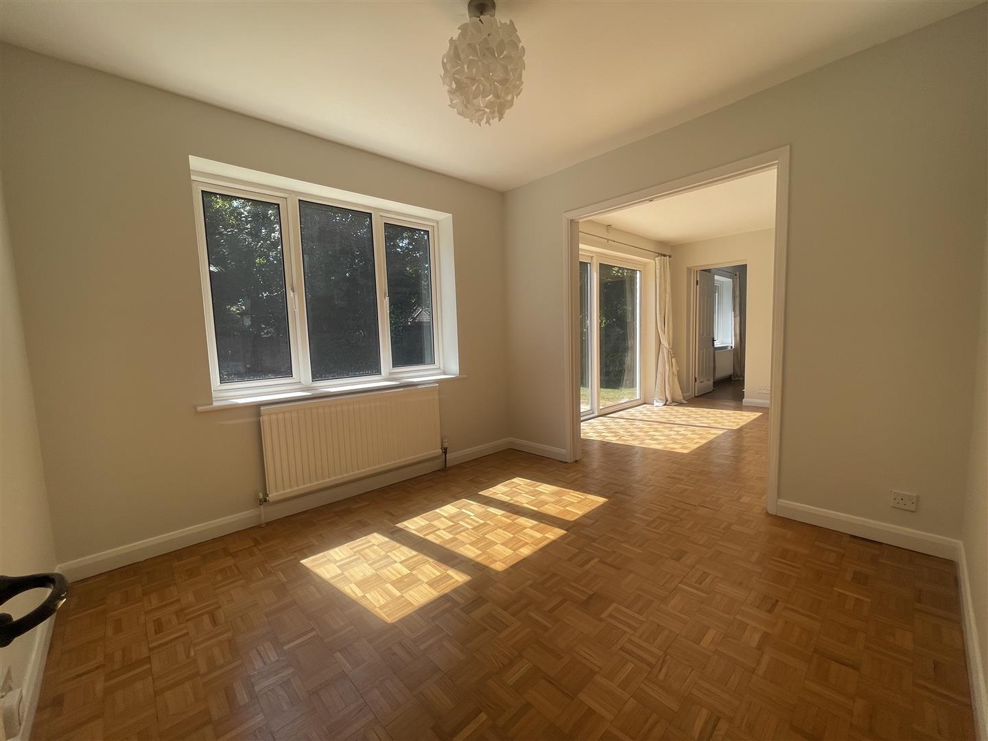 4 bedroom property to let in Chatsworth Heights, Camberley, Surrey £