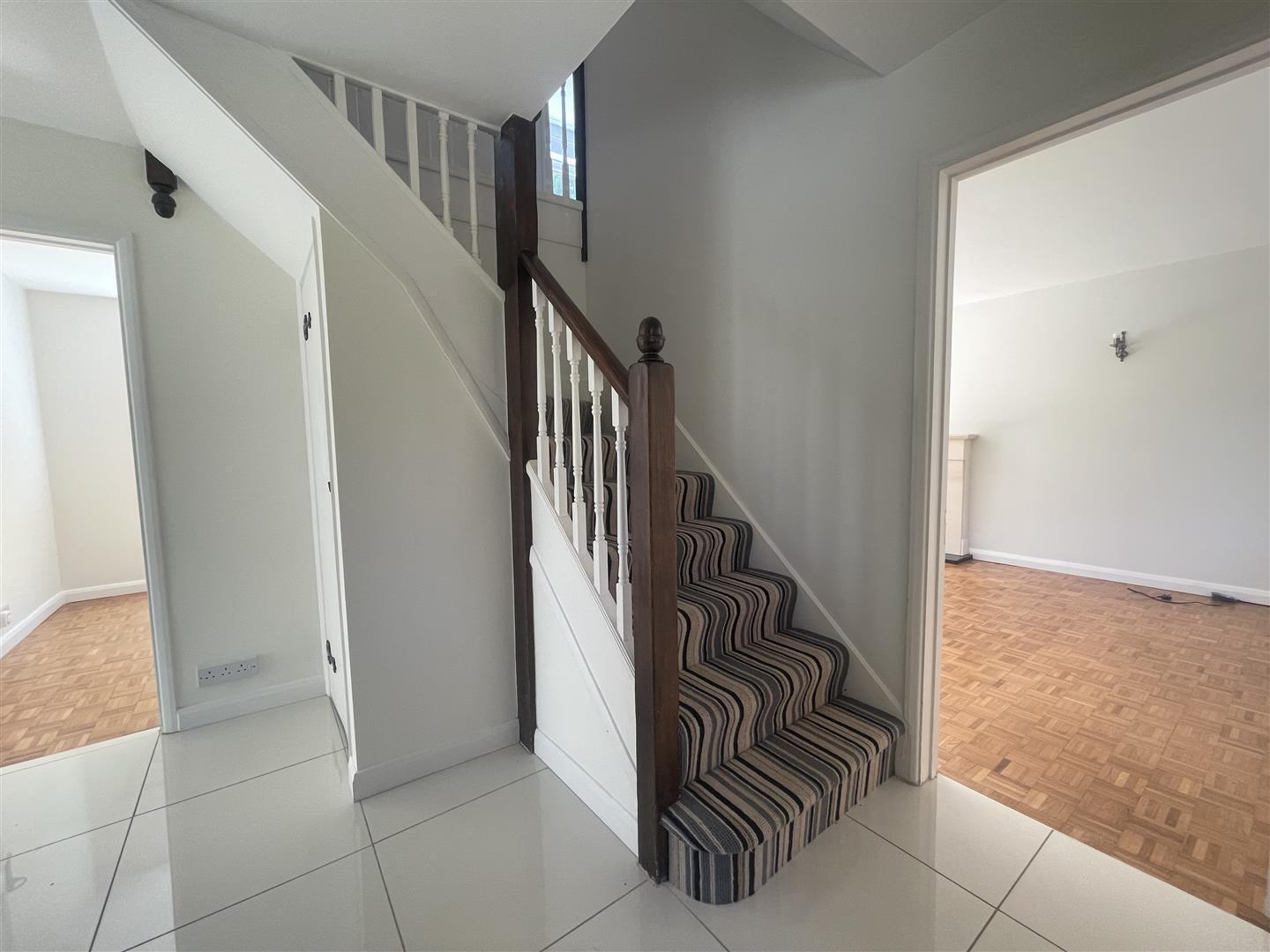 4 bedroom property to let in Chatsworth Heights, Camberley, Surrey £