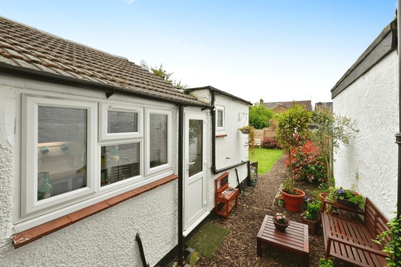 Estcourt Road, Watford 4 bedroom terraced house Brown & Merry