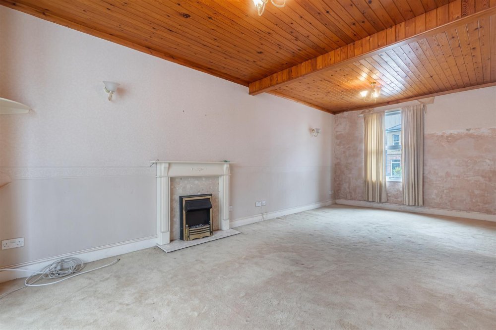 Stags 2 bedroom property for sale in Victoria Road, Dartmouth