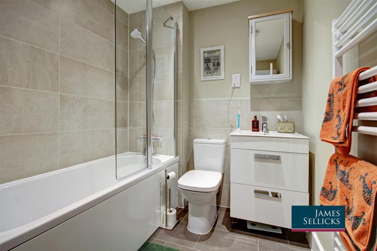 3 bedroom property for sale in Northfield Avenue, Great Bowden, Market