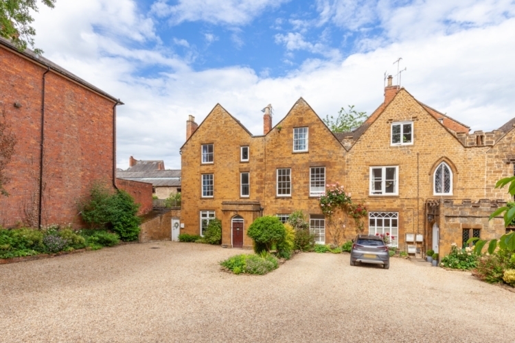 2 bedroom property to let in Dashwood Road, Banbury £1,250 pcm