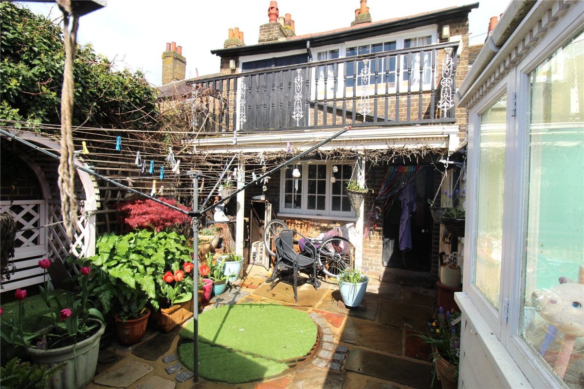 4 bedroom property for sale in West Street, Rochford, Essex, SS4 £450,000