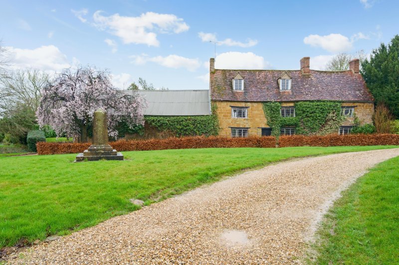 3 bedroom property for sale in Church End, Priors Hardwick, CV47