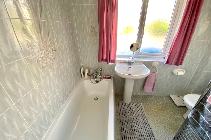 Calton Road, KEIGHLEY 3 bedroom semidetached house Holroyds Estate