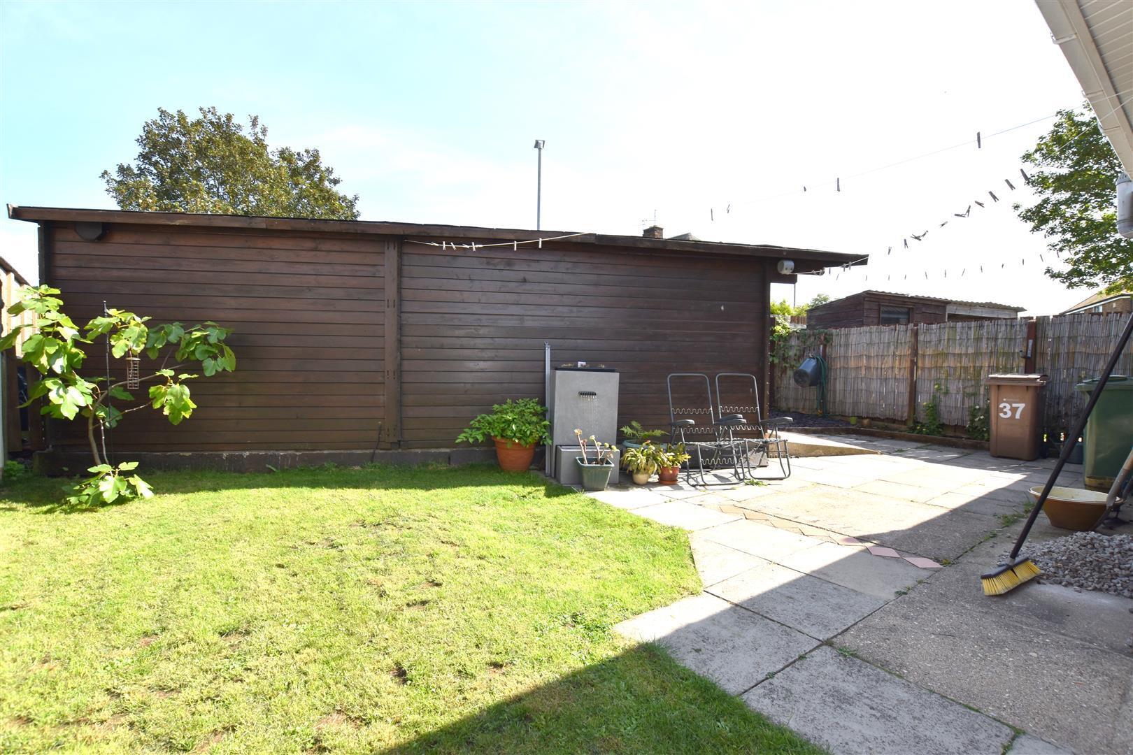 2 bedroom property for sale in Ranby Drive, Hornsea £195,000