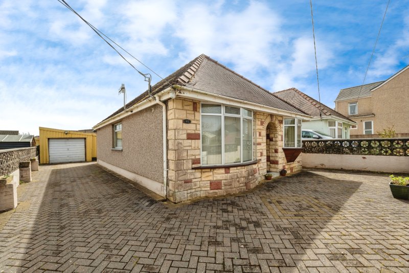 3 bedroom property for sale in North Road, Loughor, Swansea, SA4 £220,000