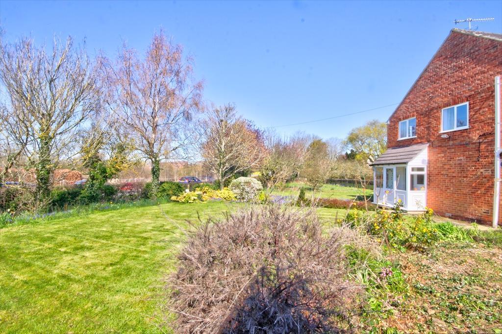 3 bedroom property for sale in High Street, Honeybourne, Evesham £325,000