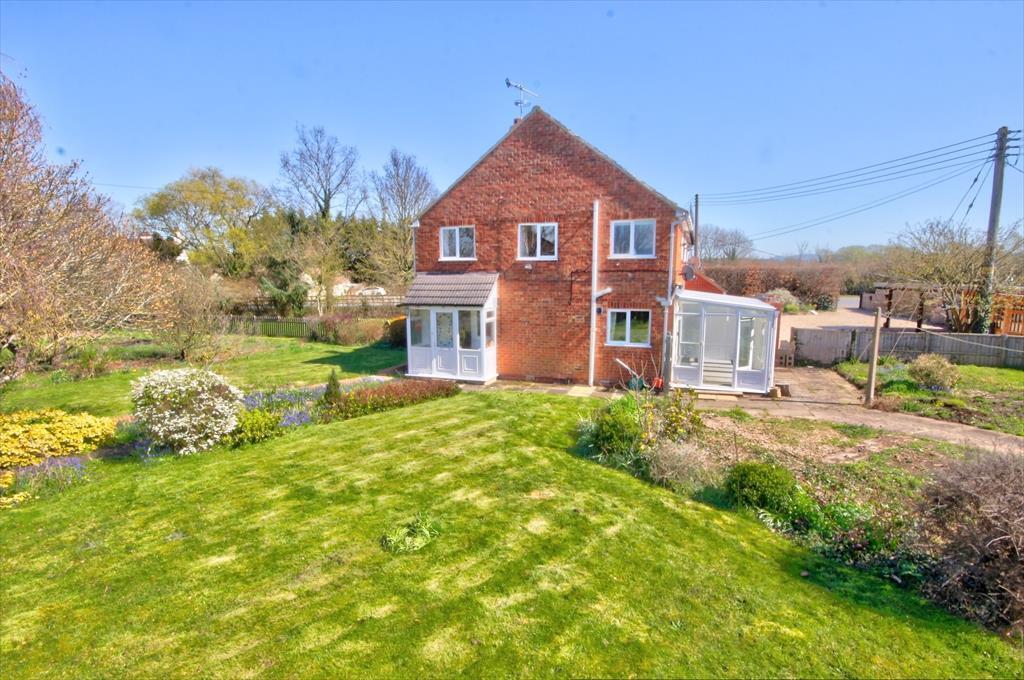 3 bedroom property for sale in High Street, Honeybourne, Evesham £325,000