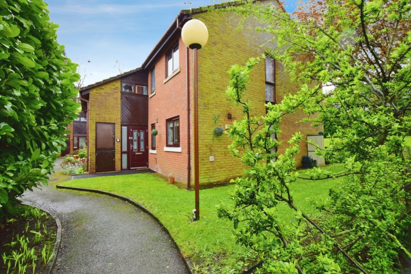 2 bedroom property for sale in Buxton Road, Disley, Stockport, Cheshire