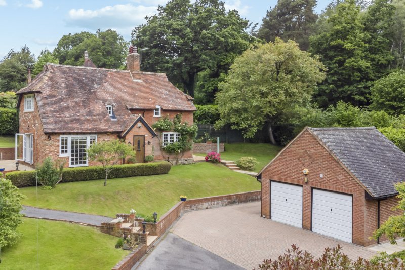 3 bedroom property for sale in Green Lane, Dockenfield Farnham, GU10