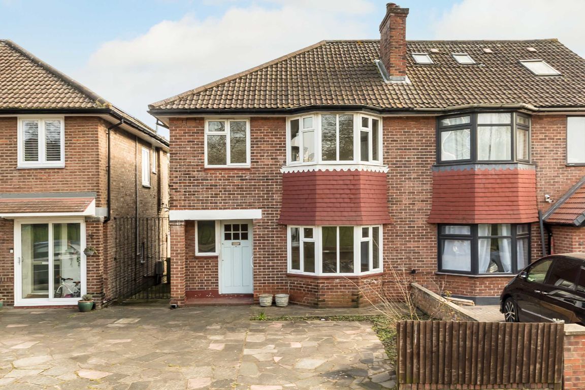 Robertson Smith & Kempson 3 bedroom property for sale in St. Dunstans