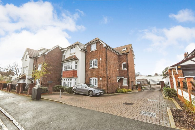 Oaklands Avenue, Romford 2 bedroom apartment William H Brown