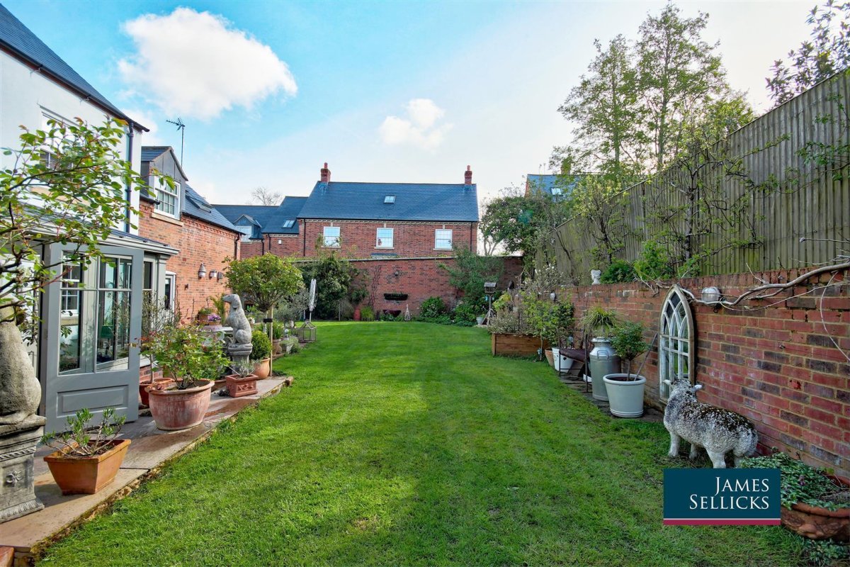 5 bedroom property for sale in Longhorn Lodge, Tur Langton