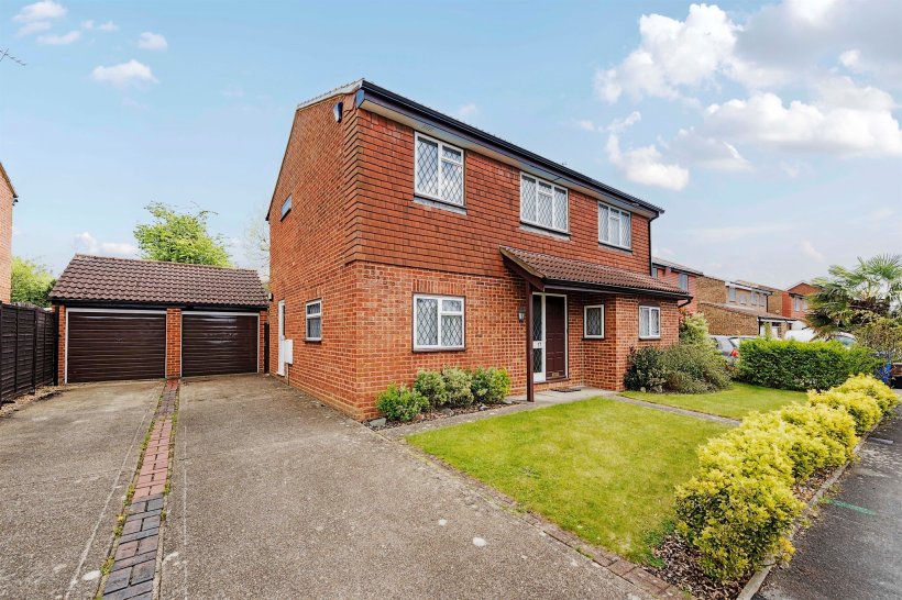 The Fairway, Maidenhead 4 bedroom detached house Roger Platt