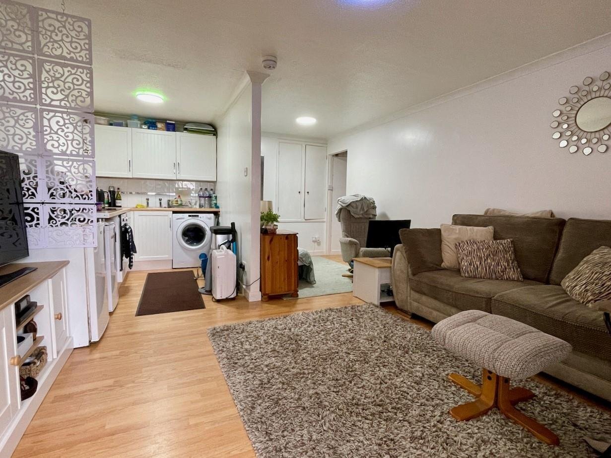 1 bedroom property for sale in West Charleton Court, West Charleton