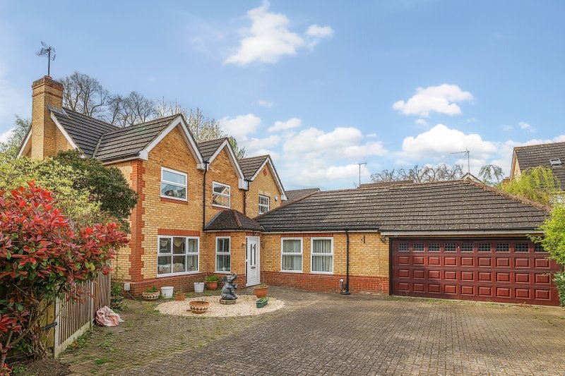 4 bedroom property for sale in Malham Close, Friern N11 Guide