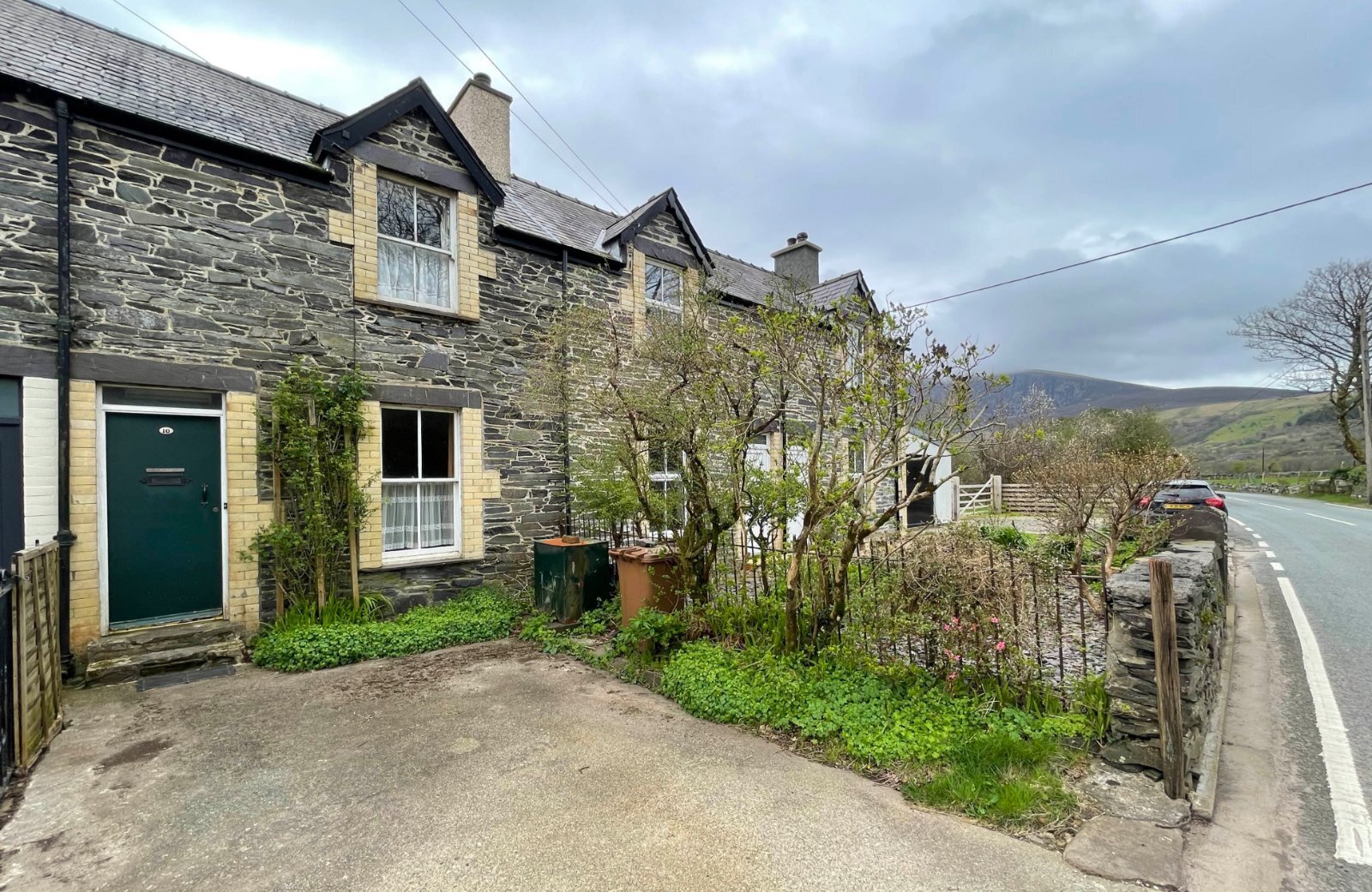 2 bedroom property for sale in Waunfawr, Caernarfon, Gwynedd, LL54 £125,000