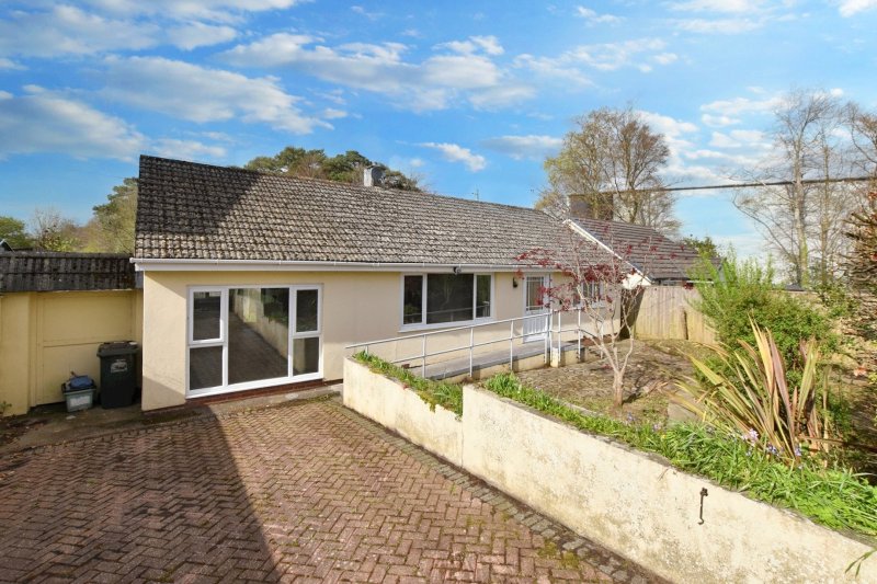 2 bedroom property for sale in Brow Hill, Heathfield, Newton Abbot, TQ12 £325,000