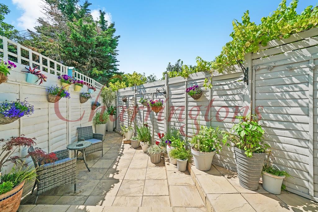 Two Bedroom Garden Flat For Sale Park Road NW4 Image 14