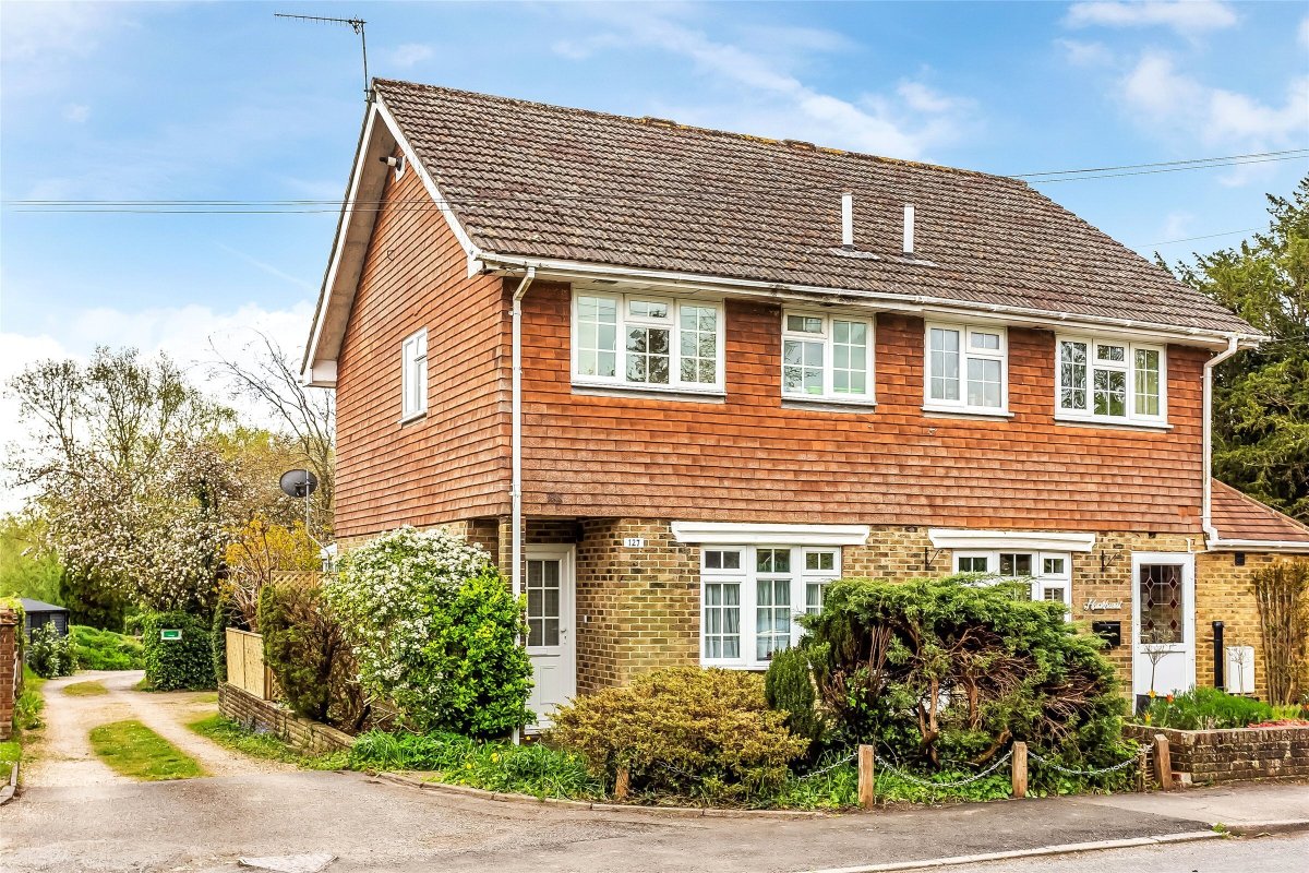 2 bedroom property for sale in The Street, Capel, Dorking, RH5 £395,000
