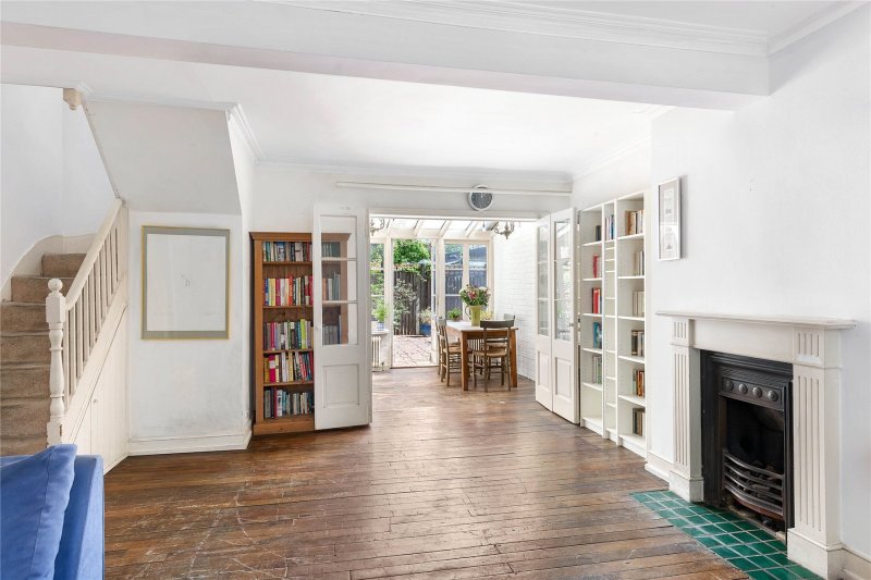 3 bedroom property for sale in Poyntz Road, London, SW11 £950,000