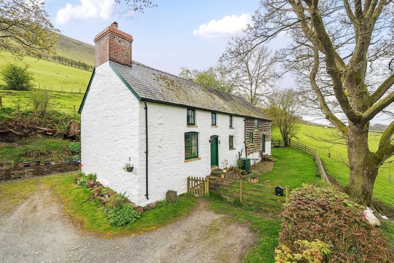 4 bedroom property for sale in Llanfaredd, Builth Wells, Powys, LD2