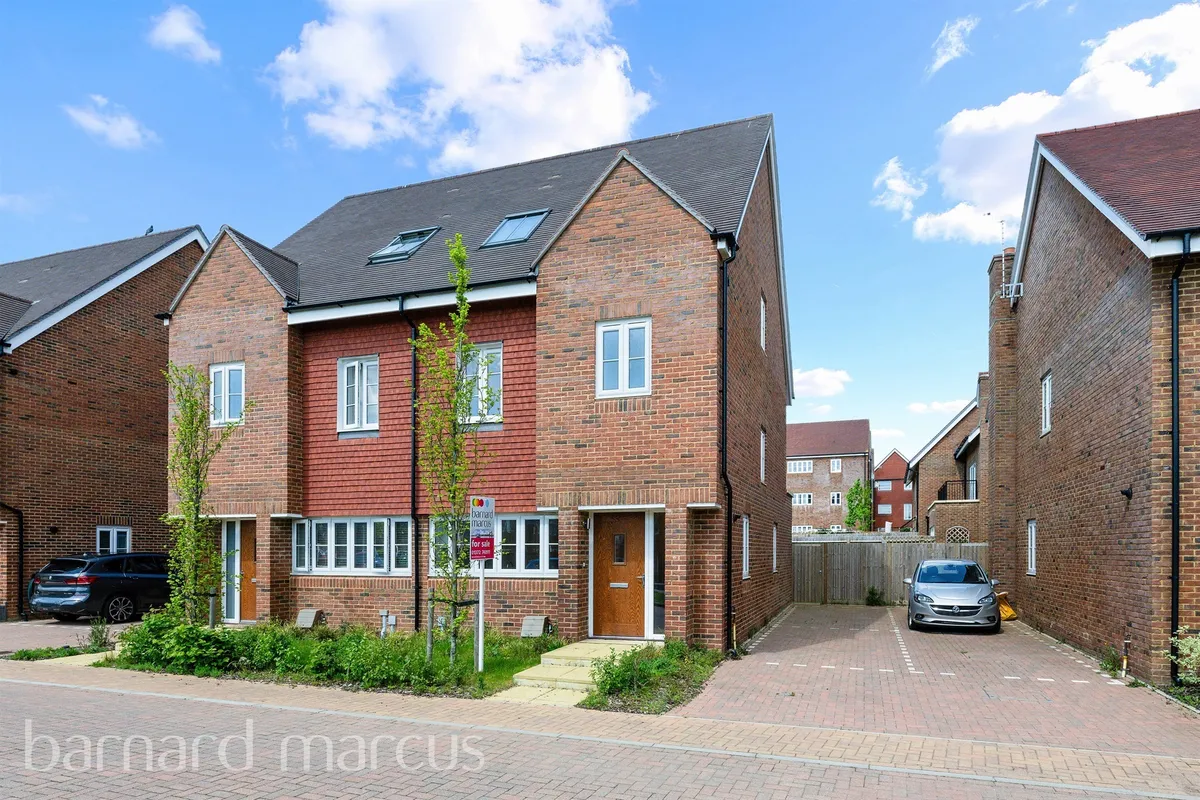 Beatrice Square, TADWORTH
