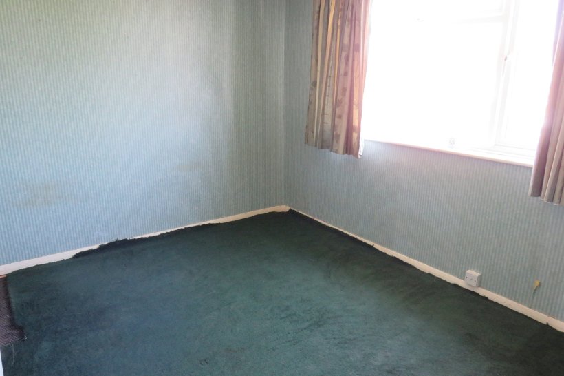 Braemor Road, Calne 3 bedroom terraced house Allen & Harris