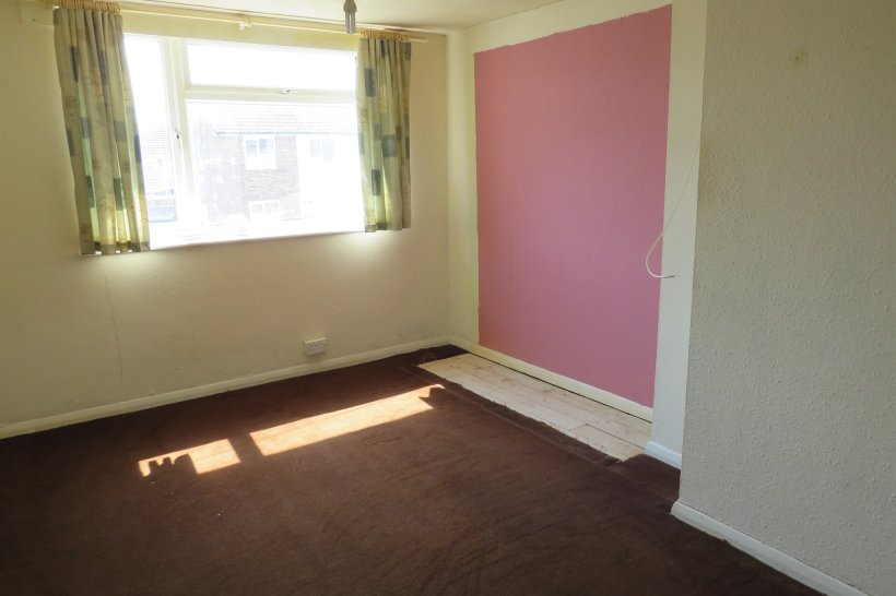 Braemor Road, Calne 3 bedroom terraced house Allen & Harris