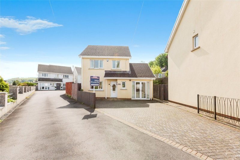 3 bedroom property for sale in Dunraven Close, Penclawdd, Swansea, SA4