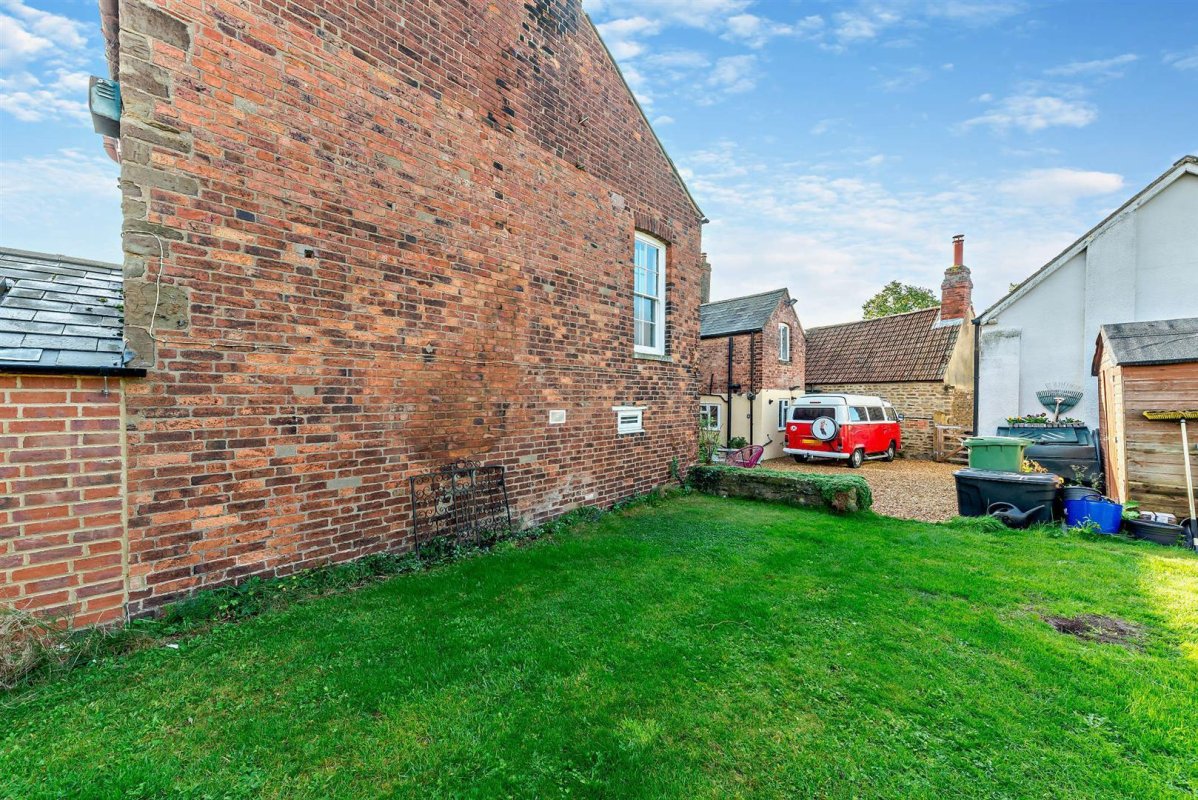 3 bedroom property for sale in Barleythorpe Road, Oakham, Rutland