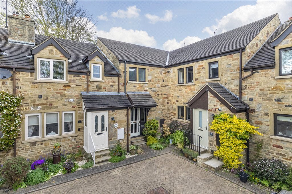 3 bedroom property for sale in Cross End Fold, Addingham, Ilkley, LS29