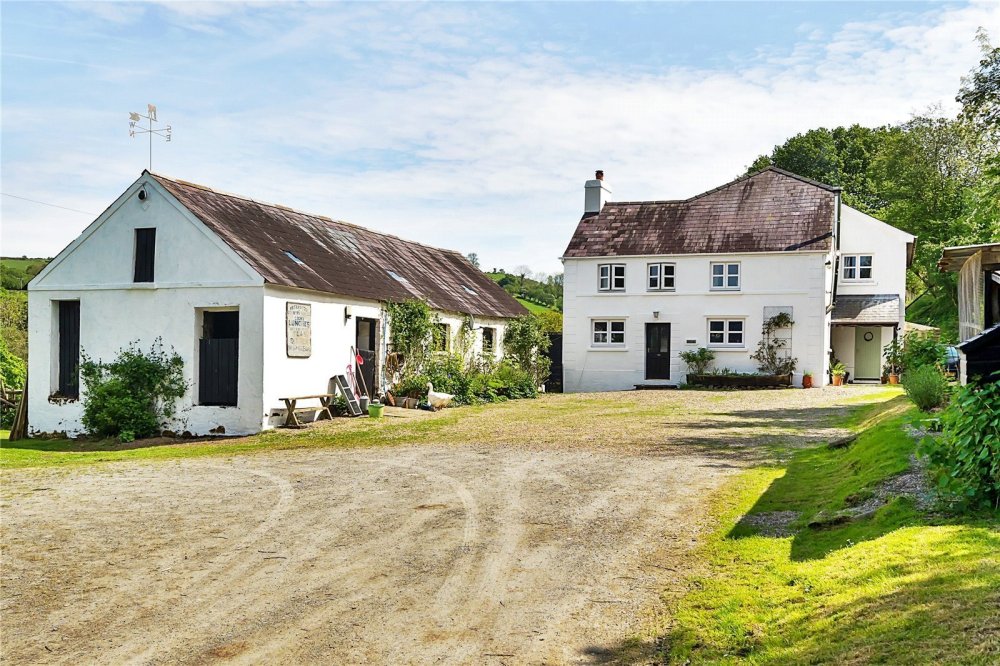 5 bedroom property for sale in Ffarmers, Llanwrda, Carmarthenshire