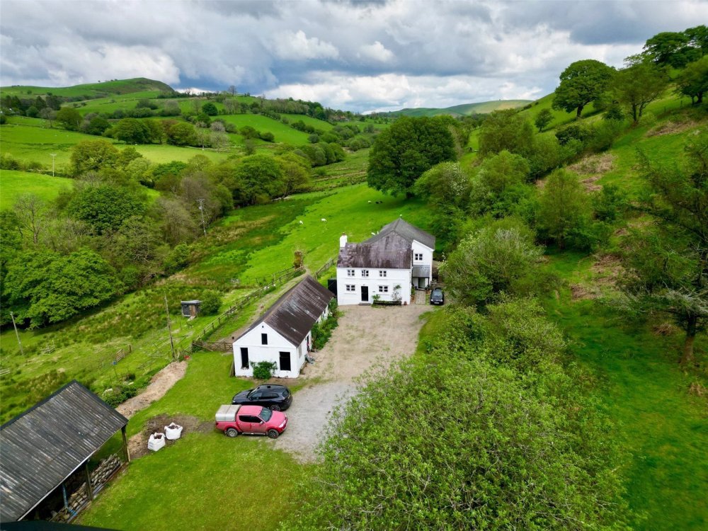 5 bedroom property for sale in Ffarmers, Llanwrda, Carmarthenshire