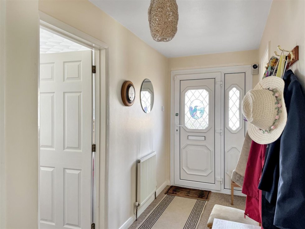 2 bedroom property for sale in Denton Drive, Lowestoft £230,000