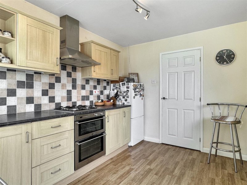 2 bedroom property for sale in Denton Drive, Lowestoft £230,000