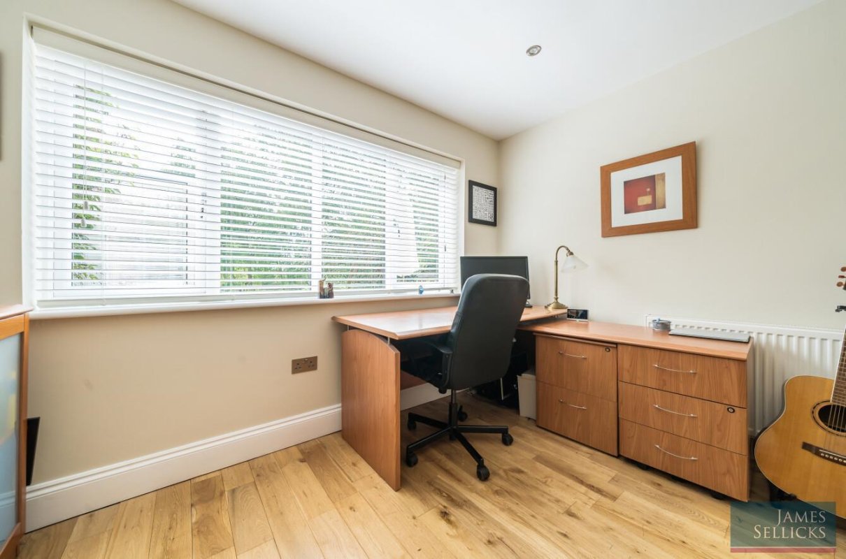 5 bedroom property for sale in The Woodlands, Market Harborough