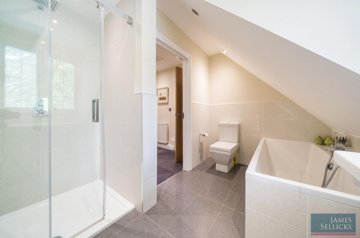 5 bedroom property for sale in The Woodlands, Market Harborough