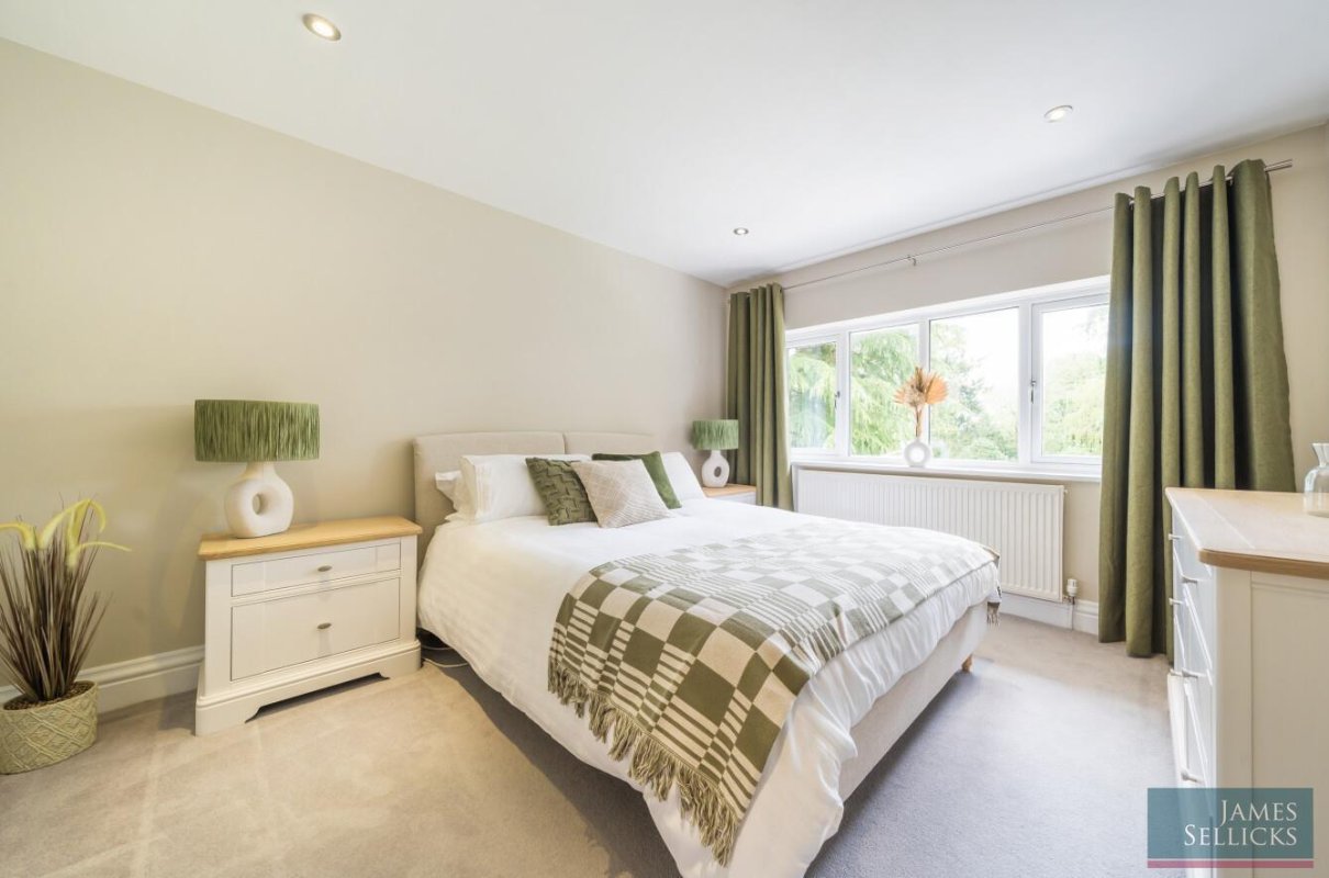 5 bedroom property for sale in The Woodlands, Market Harborough