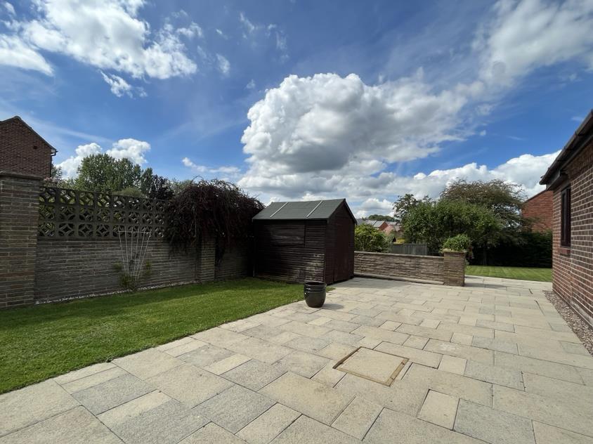 3 bedroom property for sale in Woodville Road, Hartshorne, DE11 7HW £