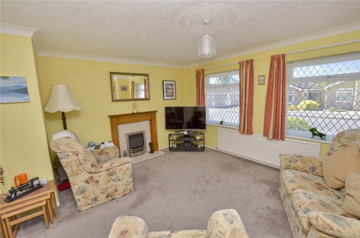 2 bedroom property for sale in Spinners Close, West Moors, Ferndown