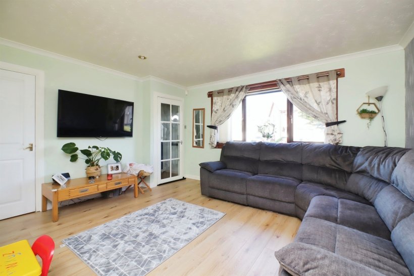 Baxter Street, Fallin, Stirling 3 bedroom semidetached house Allen