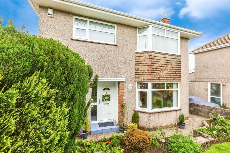 3 bedroom property for sale in Clyne Crescent, Mayals, Swansea, SA3