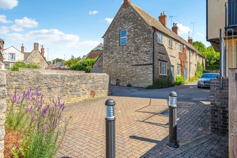 1 bedroom property to let in Bridge Street, Witney, Oxfordshire, OX28