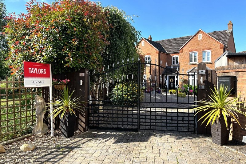 4 bedroom property for sale in Chivenor Way Kingsway, Quedgeley