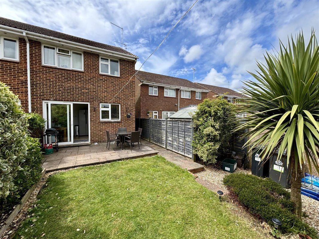 2 bedroom property for sale in Watery Lane, Upton £295,000